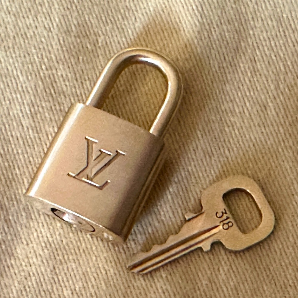 LV Brass Lock & Key #318